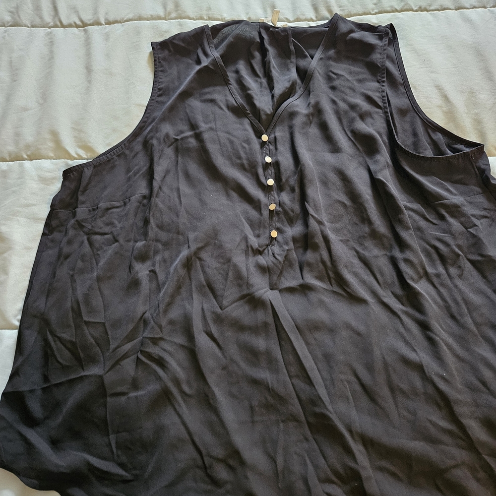 Maurices Black V-Neck Sleeveless‎ Button Front Tank